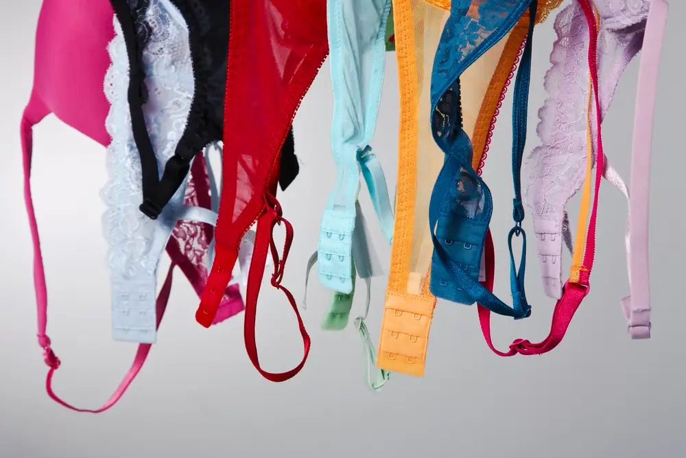 graphic for new bra article, bra straps